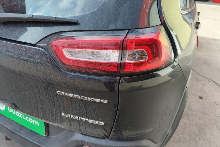 Used  Cherokee 2017 2.0L Superior Edition