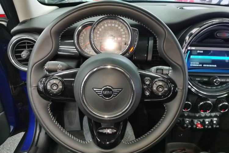 Used MINI MINI 2019 1.5T COOPER Artist Five-Door Edition
