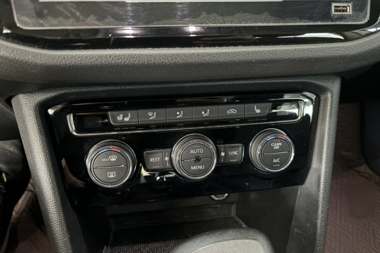 Used Volkswagen Tiguan L 2019 Revised 330TSI Automatic Two-Wheel Drive Smart & Luxury Edition China VI Standard
