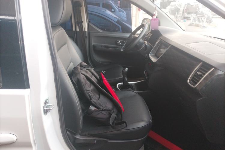 Used Jinbei Gold Hiace M Classic 2022 1.5L Engineering Lion Passenger Van 7 Seats
