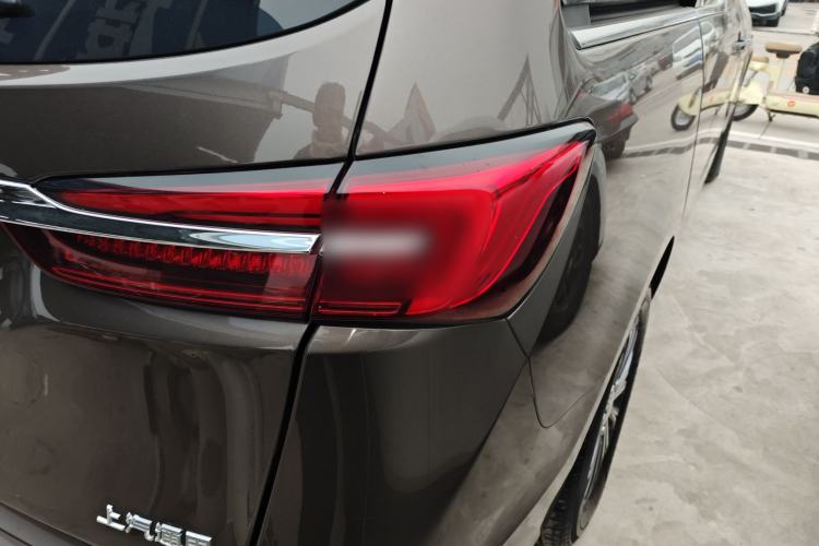 Used Buick GL8 2023 Facelifted Land Cruiser Executive Luxury Version
