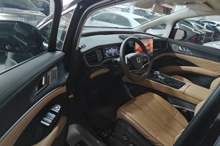 Used Denza D9 2024 DM-i 980 Four-Wheel Drive Prestige Model
