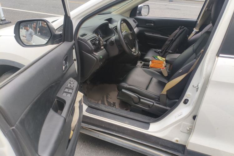 Used Honda CR-V 2015 2.0L two-wheel drive urban version
