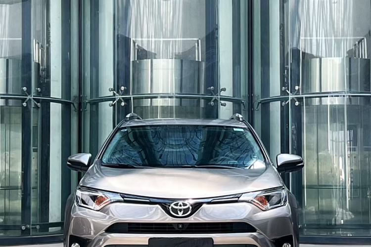 Used Toyota RAV4 2016 2.0L CVT Two-Wheel Drive Fashion Edition China V Standard
