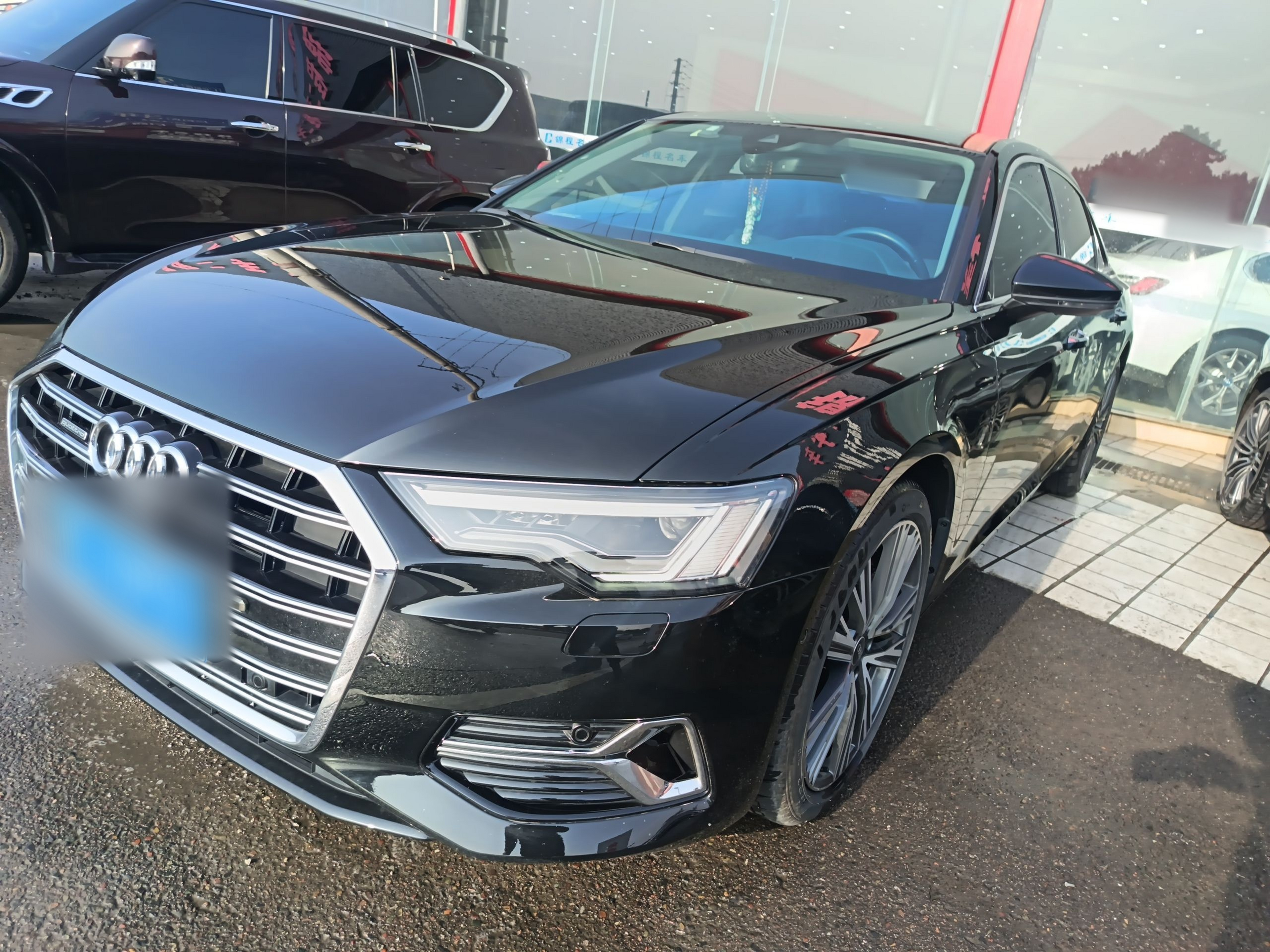 Под передней частью автомобиля