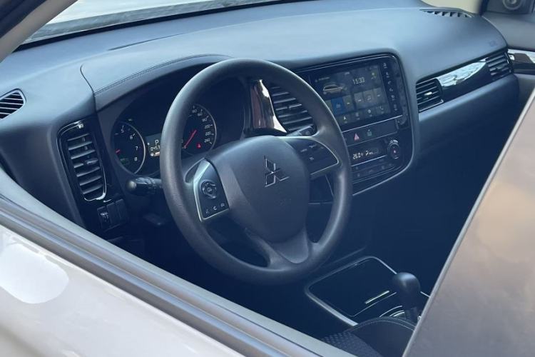 Used Mitsubishi Outlander 2021 Revised Version 2.0L Two-Wheel Drive Comfort Edition 5 Seats
