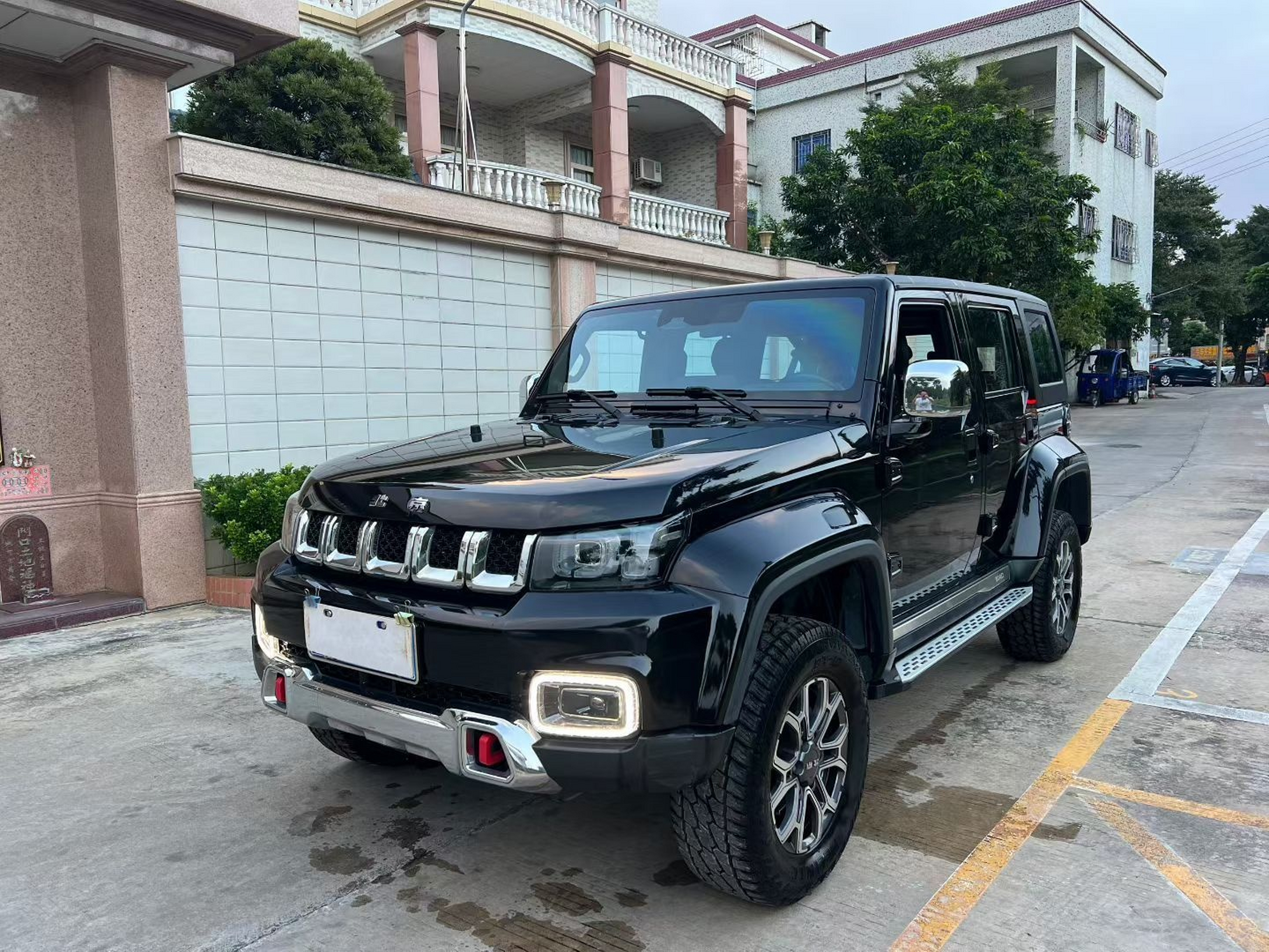 تحت مقدمة السيارة