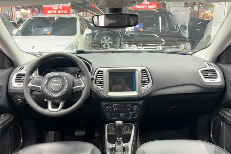 Used  Compass 2017 200T Automatic Family Edition
