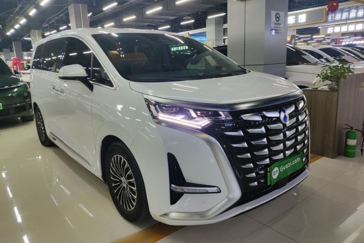 Used Denza D9 2022 DM-i 1040 Prestige Model
