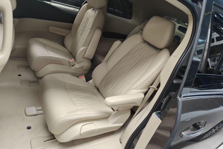 Used Buick GL8 2023 Facelifted Land Cruiser Executive Luxury Version