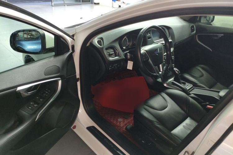 Used Volvo V40 2016 T3 Zhiyi Edition
