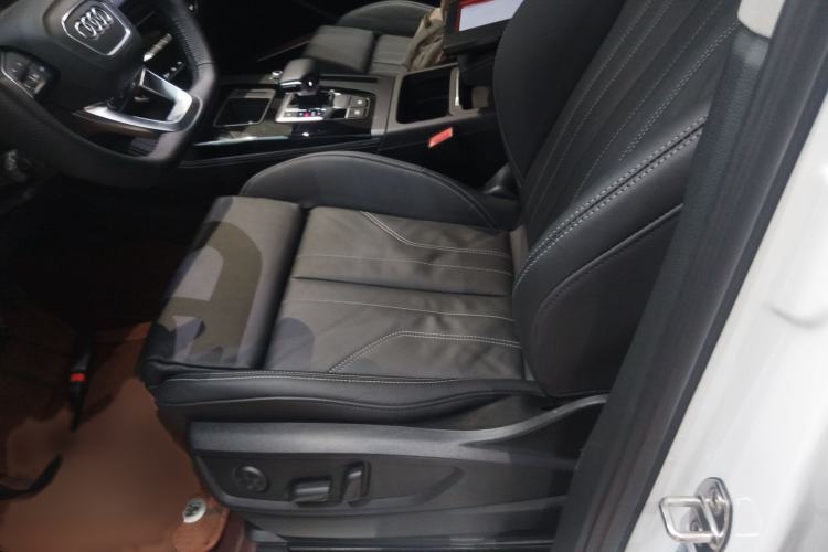 Used Audi Q5L 2022 Updated 45T Luxury Dynamic Version
