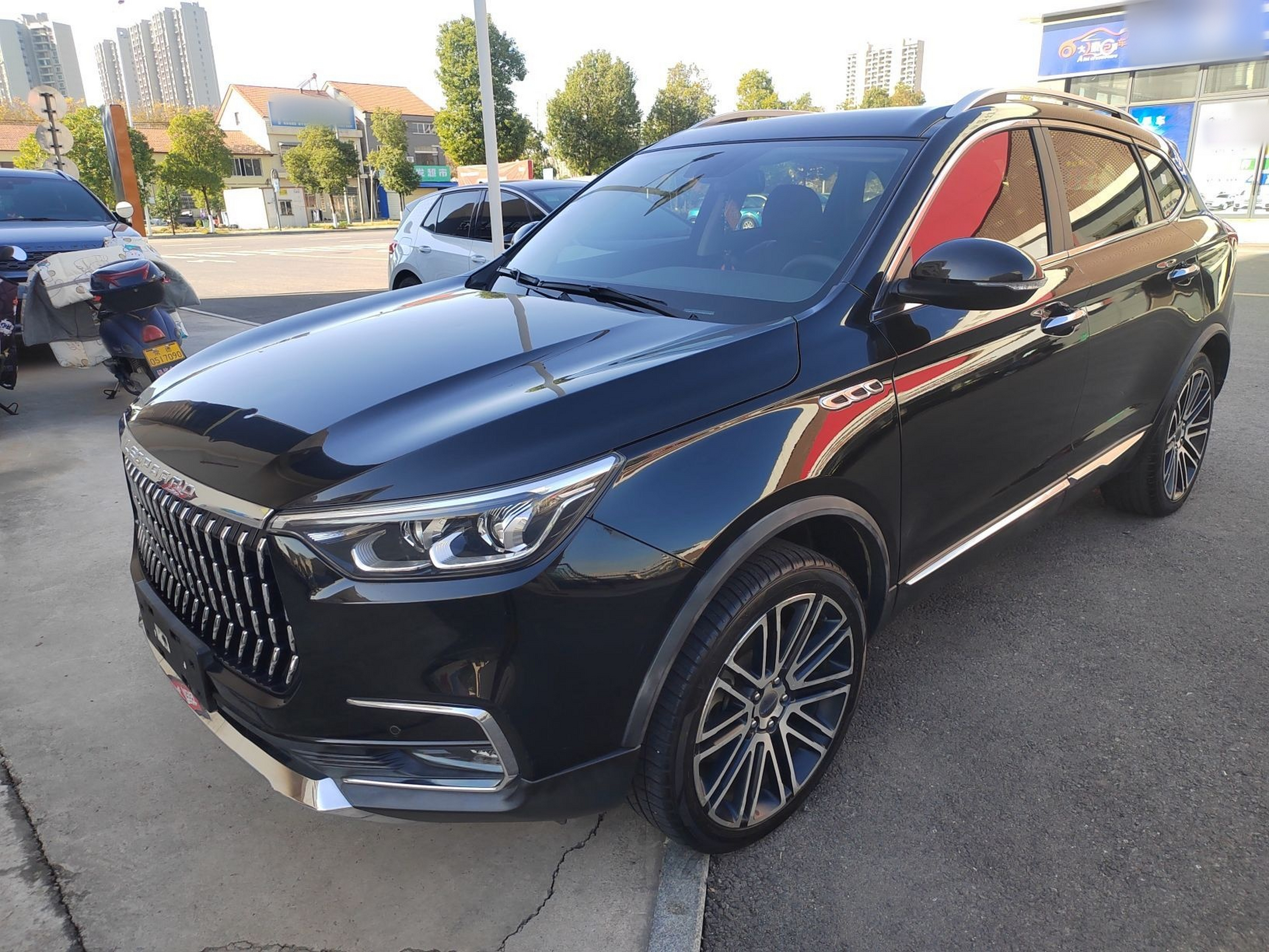 Под передней частью автомобиля