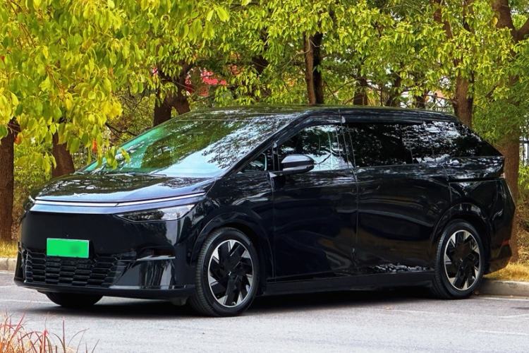 Used XPeng X9 2024 702 Ultra-Long Range Max