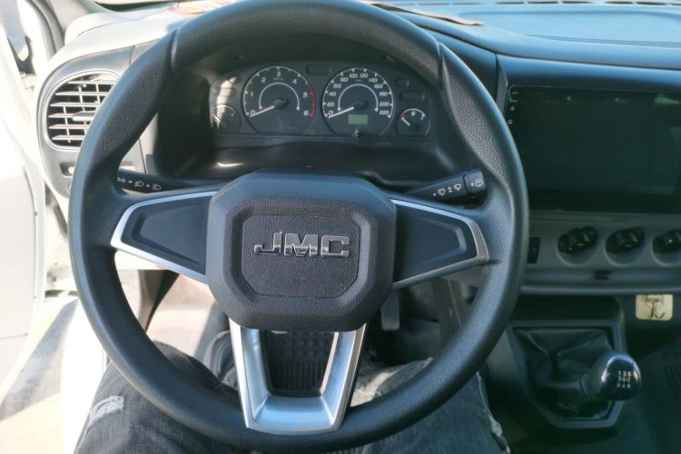 Used JMC Transit 2019 2.8T Commercial Version Short Wheelbase Mid-Roof 3-Seater China VI Standard JX493