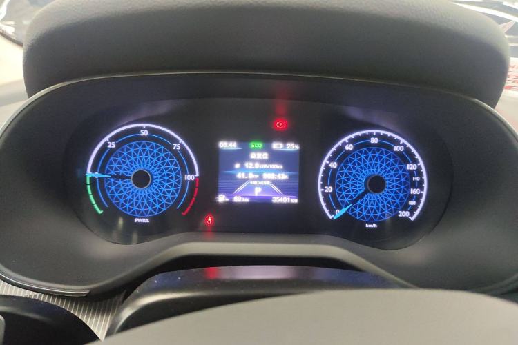 Used Hongqi E-QM5 2022 431 km Charge & Enjoy Edition
