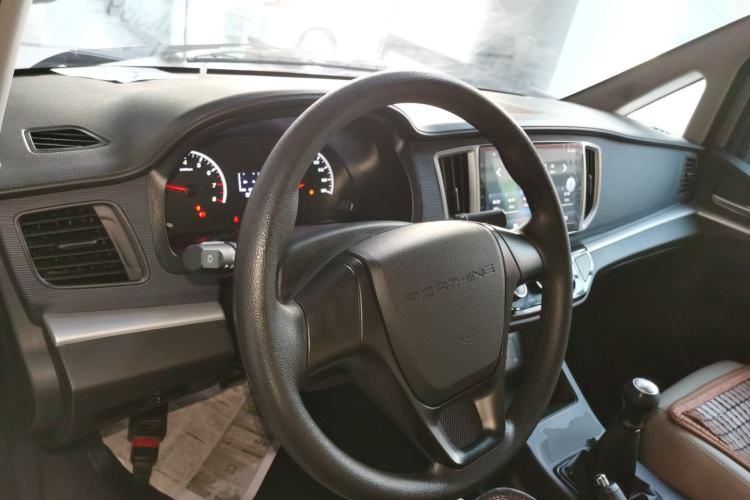 Used FORTHING Lingzhi 2023 M5 1.6L Practical Model 5 Seats
