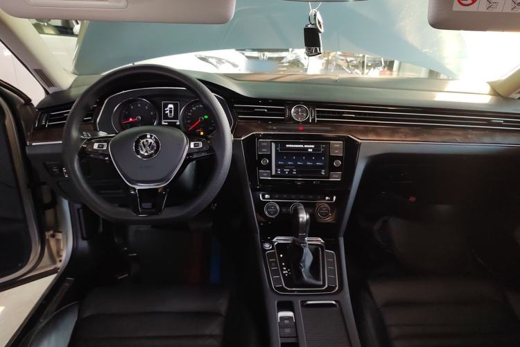 Used Volkswagen Magotan 2018 Facelift 330TSI DSG Luxury Model
