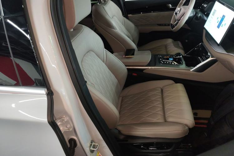 Used BYD Tang New Energy 2024 DM-i Glory Edition 112KM Flagship Model
