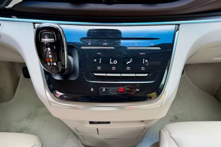 Used Buick GL8 2023 Land Executive Class Comfort Model
