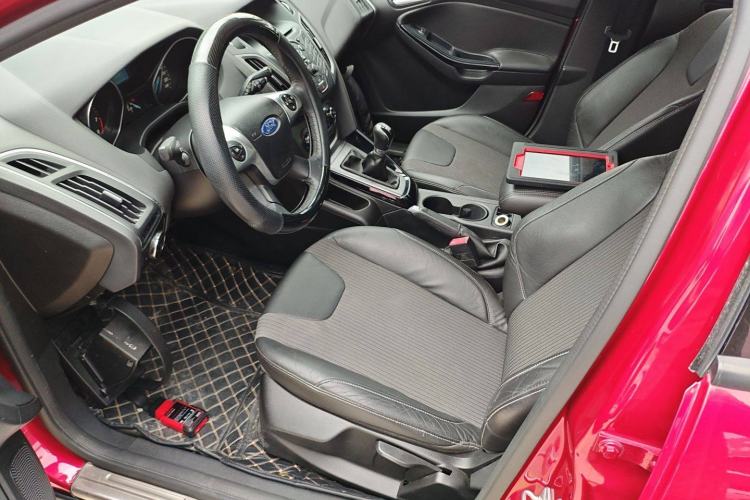 Used Ford Focus 2012 Hatchback 1.6L Manual Fashion Edition
