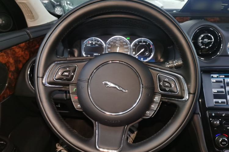 Used Jaguar XJ 2014 XJL 3.0 SC Two-Wheel-Drive Panoramic Business Edition