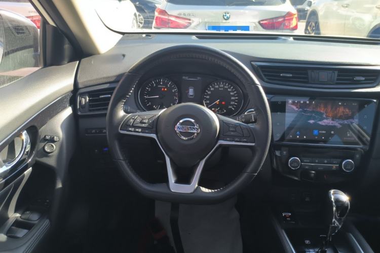 Used Nissan X-Trail 2023 Classic 2.0L Two-Wheel Drive Smart Connect Premium Edition
