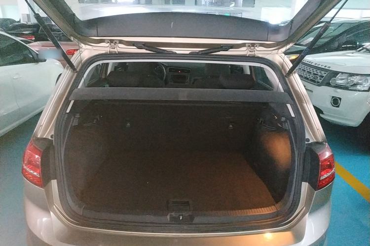 Used Volkswagen Golf 2016 1.6L Automatic Fashion Model
