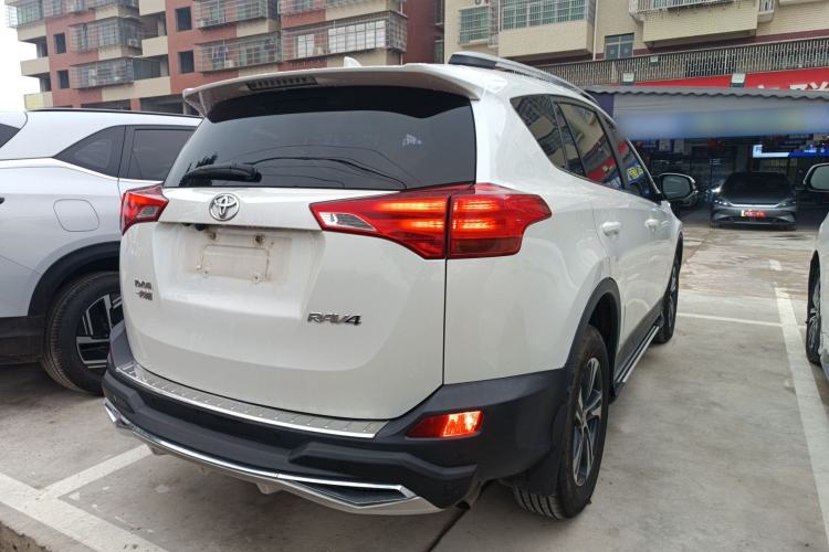 Used Toyota RAV4 2015 2.0L CVT Two-Wheel Drive Fashion Edition