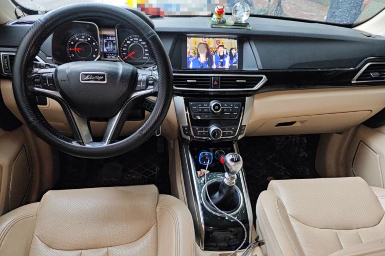 Used Zotye Domy X5 2017 Upgraded Model 1.5T Manual Luxury Version