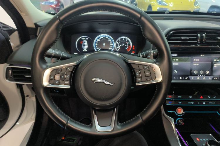 Used Jaguar XEL 2019 2.0T 200 PS Deluxe Edition
