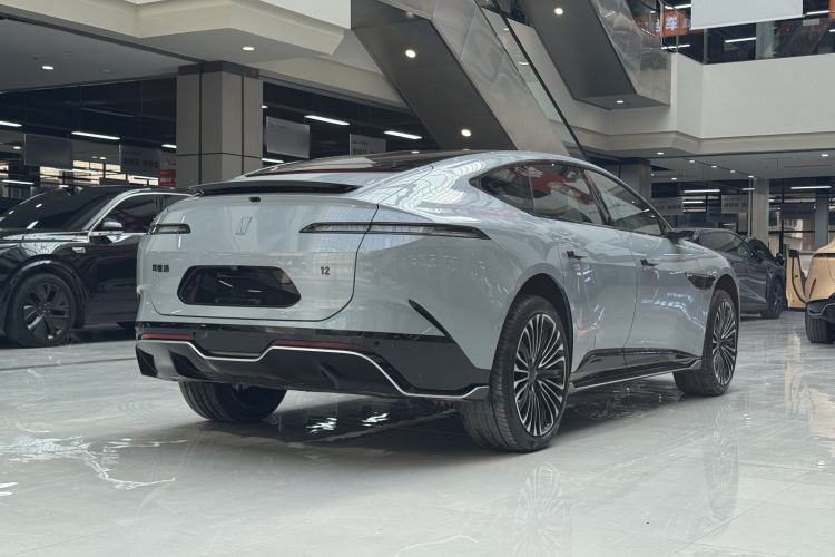 Used  12 2025 Master All-Electric Four-Wheel Drive
