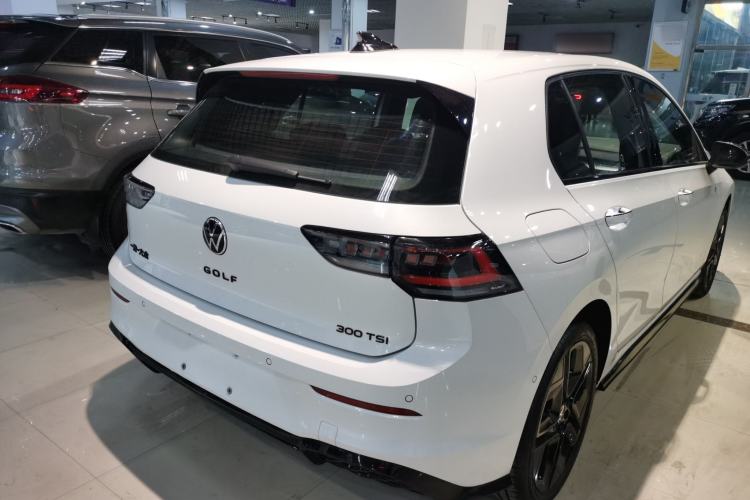 Used Volkswagen Golf 2025 300TSI R-Line
