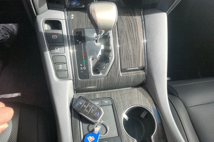 Used Lexus LM 2020 300h Seven-Seat Elegant Edition
