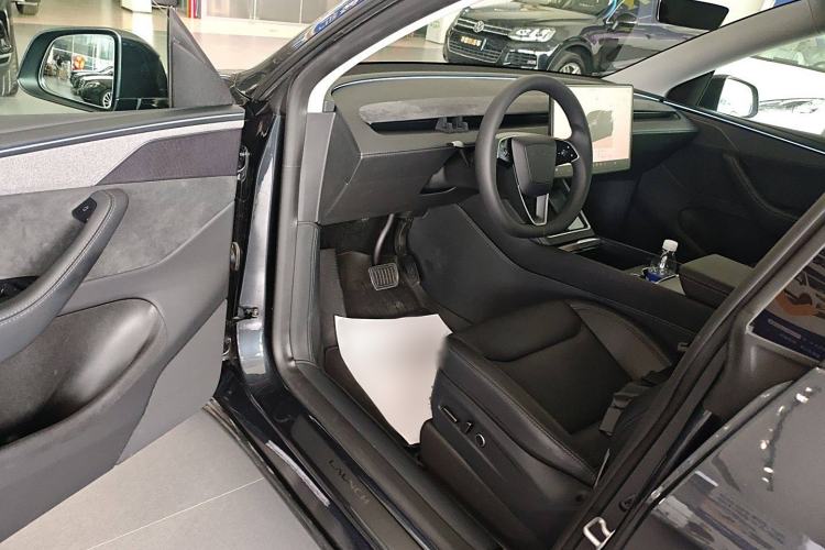 Used Tesla Model Y 2025 Long-Range All-Wheel Drive First Edition
