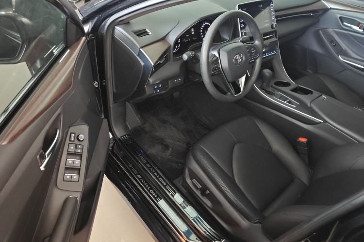 Used Toyota Avalon 2019 2.0L Ambition Edition China VI
