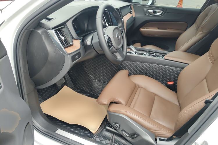 Used Volvo XC60 2024 B5 4x4 Smart Luxury Edition