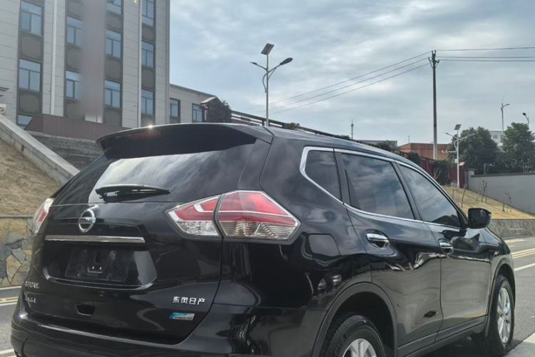 Used Nissan X-Trail 2016 2.0L CVT Smart Enjoyment Version 4WD