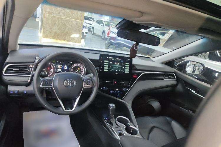 Used Toyota Camry 2021 2.0G Luxury Edition
