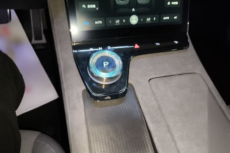 Used VOYAH PASSION 2024 PHEV Four-Wheel Drive Ultra-Long Range Flagship Model
