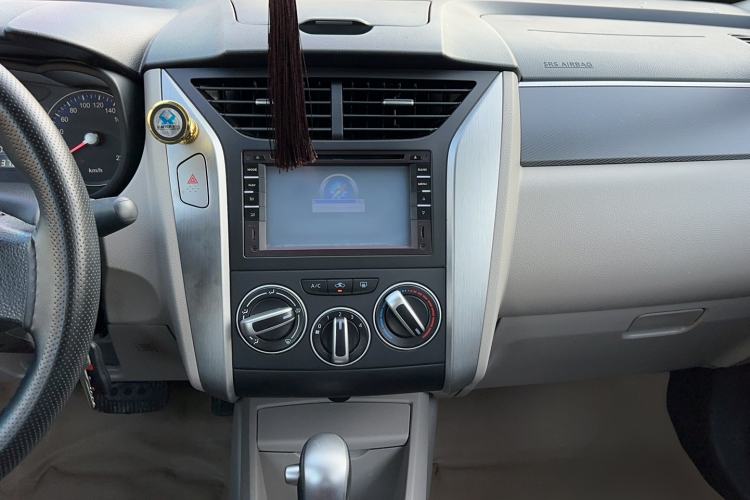 Used Venucia R50 2015 1.6L Automatic Fashion Edition