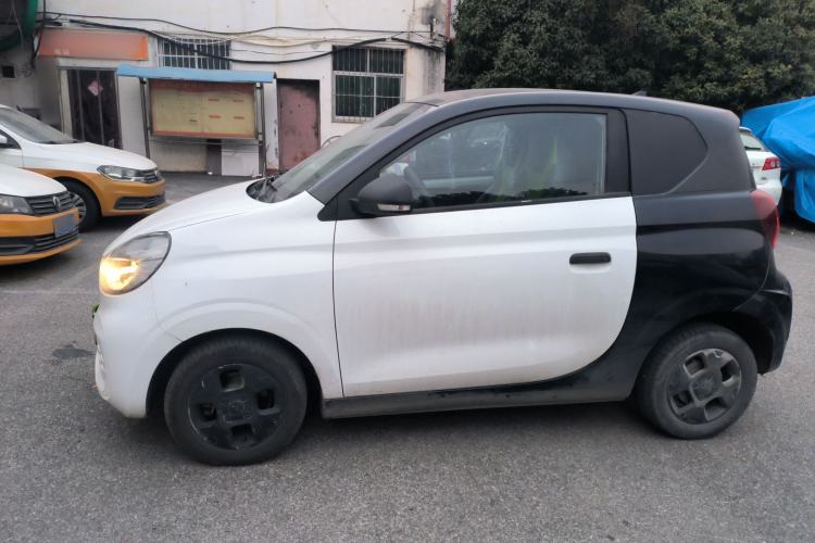 Used Roewe Clever 2021 302 km New Four-Seater Super-Efficient Version
