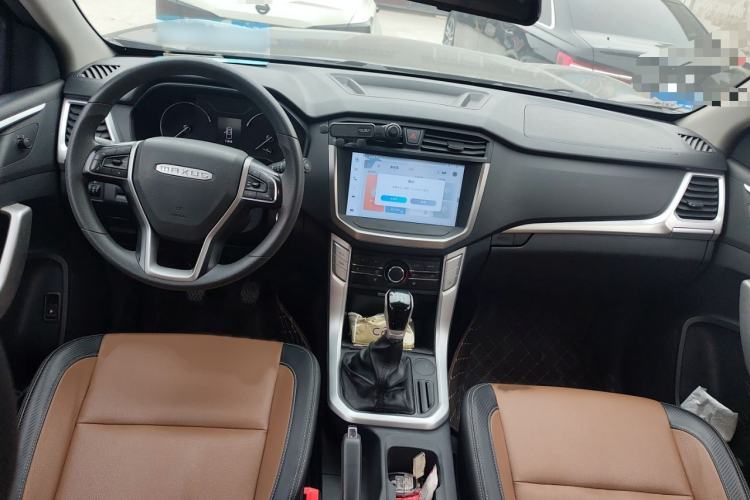 Used SAIC MAXUS T70 2021 2.0T Diesel Manual Two-Wheel-Drive Elite Version with Long Bed and High Ground Clearance