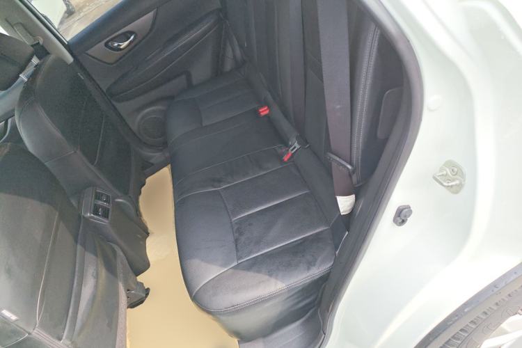 Used Nissan X-Trail 2015 2.0L CVT Comfort MAX Edition 2WD
