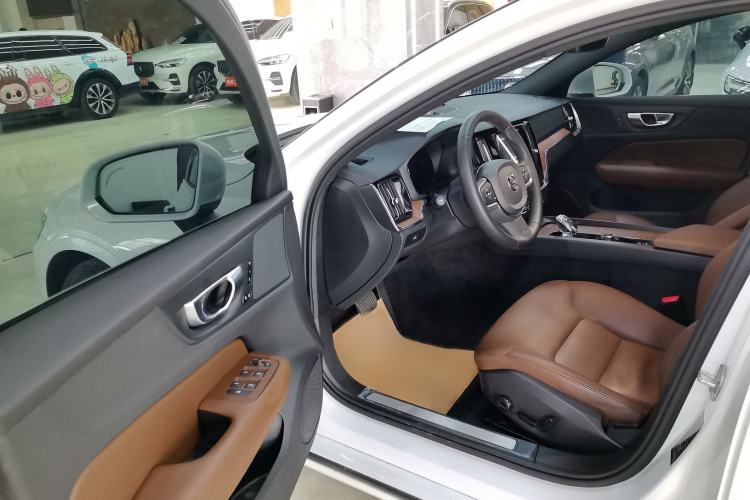 Used Volvo S60 2024 B4 Zhiyi Luxury Edition
