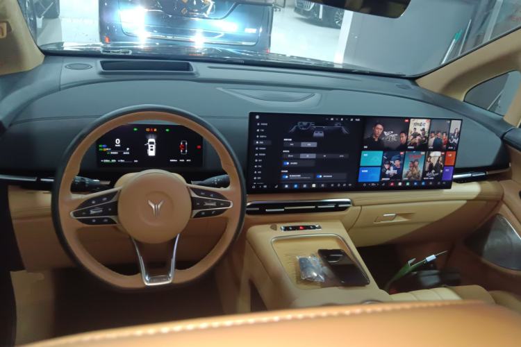 Used VOYAH Dream 2025 PHEV Four-Wheel-Drive Flagship Kunpeng Edition
