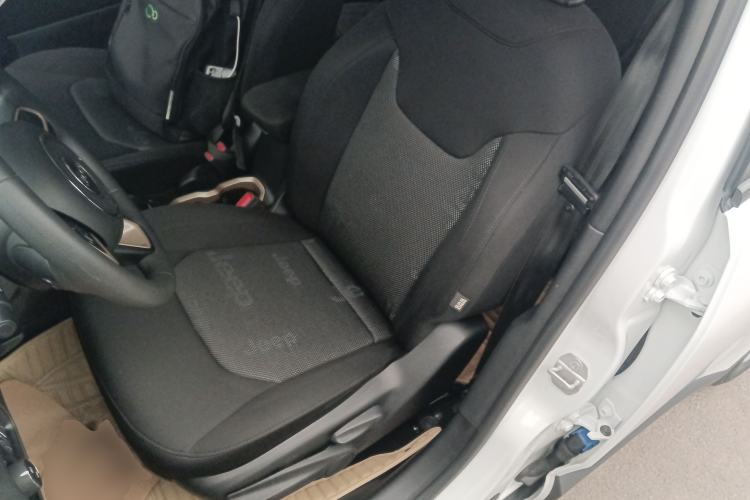 Used  Renegade 2018 Connected Large Screen Version 180T Automatic High-Energy Edition
