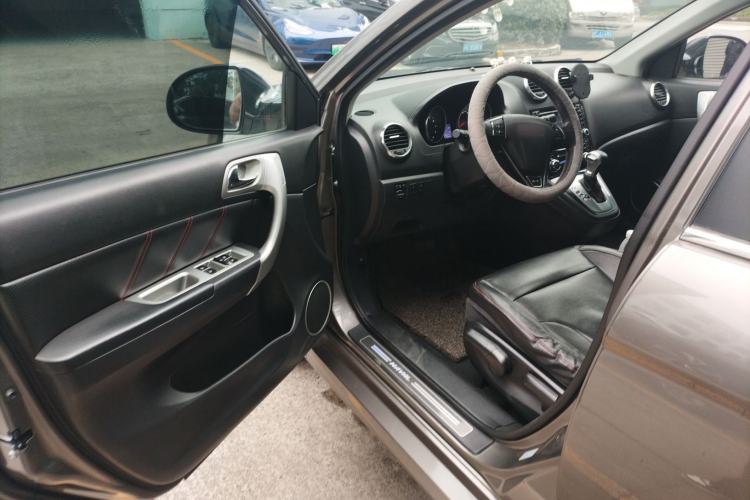 Used Haval H6 2013 Upgraded Model 2.4L Automatic Two-Wheel Drive Elite Version