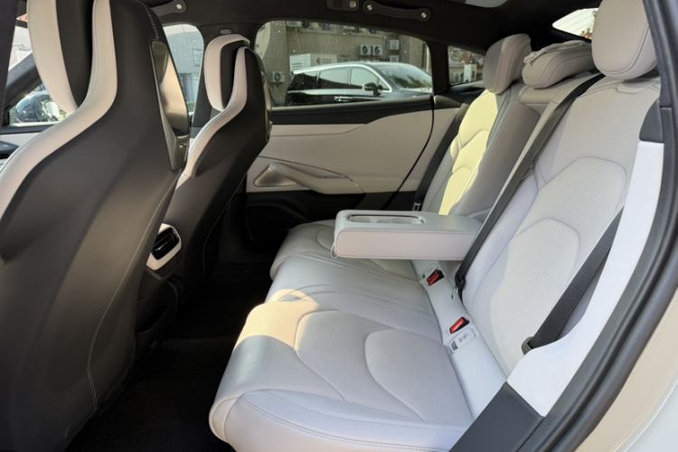 Used  SU7 2024 Four-Wheel Drive Ultra-Long Range Advanced Intelligent Driving Max Edition
