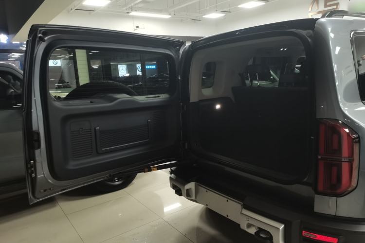 Used  Leopard 5 2023 Navigator Edition